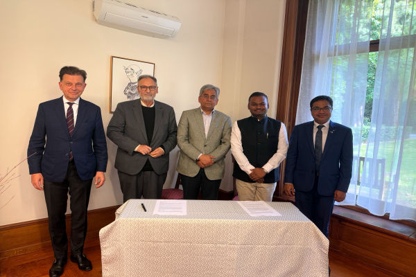 VoxelSensors 3D vision in IG Drones UAV for GPS-denied place the volt post