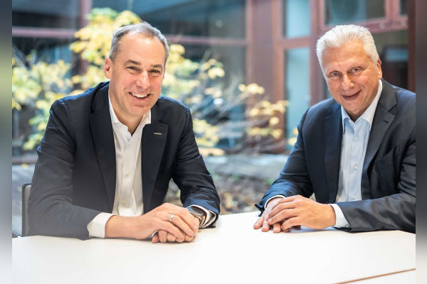 AI-Native digital Solutions by Siemens, Capgemini for mfg